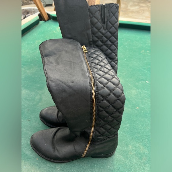 Steve Madden black knee high boots
Size 7 - Picture 2 of 4